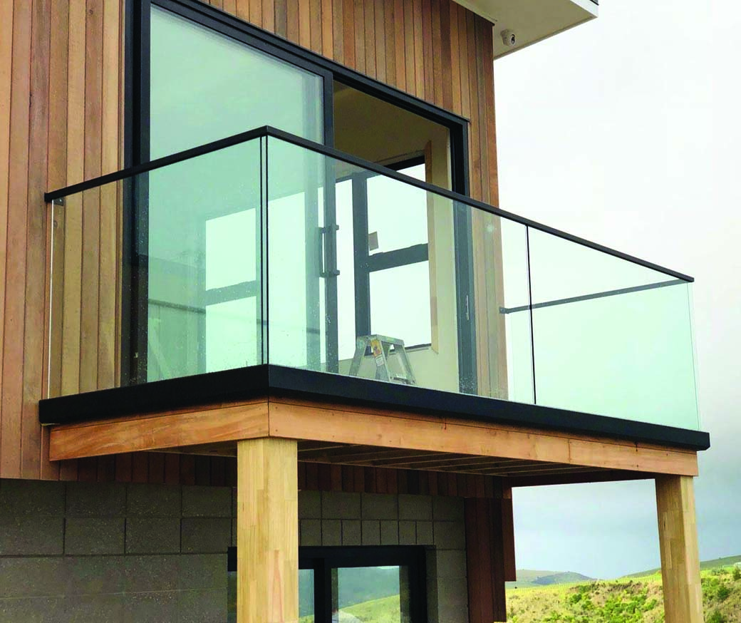 Kıbrıs Alüminyum Cam Küpeşte